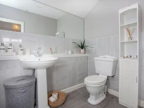 1 bedroom accommodation in Newton Abbot - Image 4