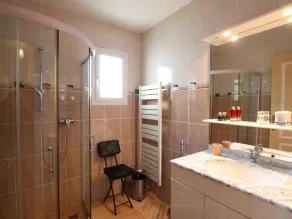 Charming stone house, enclosed garden, pets allowed - Image 3
