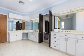 Town & Country Home: 5,000 sq ft_Pool_16 beds_basketball_ping pong_fire pit - Image 3