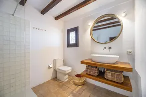 CASA AUTÊNTICA IBICENCA DE 400 ANOS EM ÁREA PRIVADA DE 50.000 METROS QUADRADOS. - Image 5