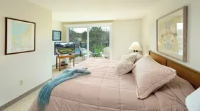 2 bed, 21/2 bath condo, heated pool - Image 5