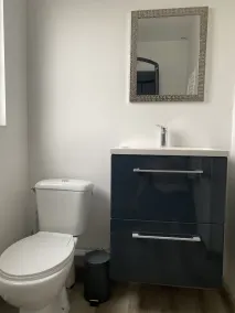 Pleasant town house with free parking - Image 2