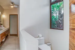 Villa Tropicale de Luxe en Bambou avec Piscine Entourée par la Jungle et à Deux Pas de la Plage - Image 2