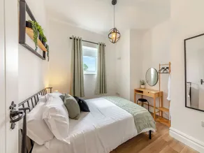 2 bedroom accommodation in Durham - Image 4
