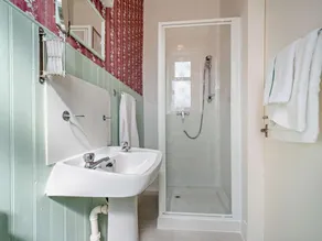 Dunoon - Sleeps 17 - Group Retreat with Parking - Image 4