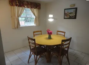 Casa de dos pisos de estilo español en la playa - Apartamento - Image 5