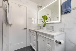 LUXE 3BD/2BA 29 min>NYC w/Parking & deck  - Image 4