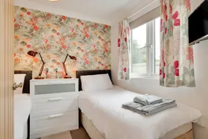 2 Bed in Teignmouth oc-bchyvi - Image 2