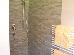 Double room, shower, toilet, facing the mountains - Image 5