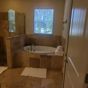 Centrally located waterfront home - Image 3
