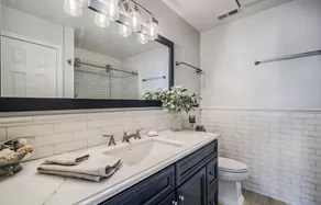 Beautiful 4 bed, 4 bath - 3 blocks to beach - Image 2