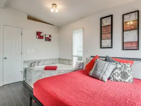 Træhus til 2 m / udsigt til solnedgang * Kæledyr tilladt * Jacuzzi-badekar * Privat og hyggeligt - Image 5