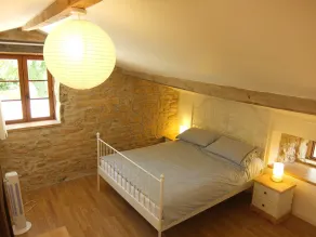 Old Atelier Gite: Nyrenoveret 4-Stjern Gammelt Stenhus, Privat Have, Gratis WiFi - Image 4