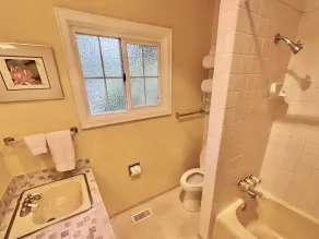 Private house, no stairs, large deck,  5 watercraft hiking trails - 2026WorldCup - Image 3