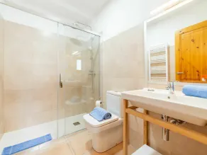 Skøn privat feriebolig for 6 personer med klimaanlæg, WIFI, TV og gårdhave - Image 5