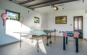 Three Bedroom Holiday Home In Donji Prolozac - Image 2