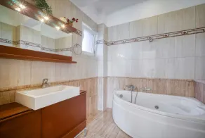 3 Bed & 3 bath Modern Villa - Sauna, Jacuzzi,pool, Wi-fi & wheel chair friendly - Image 2