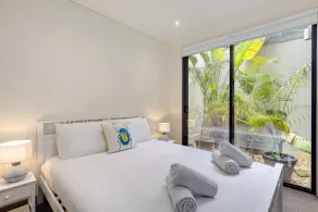 Seaside Luxury Accommodation in the Heart of Rye - Image 5