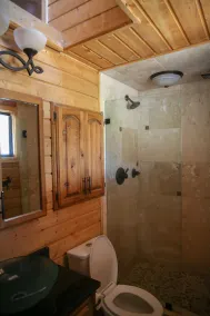 Schöne Hütte auf 10 Hektar großen Pferderanch - River Front - Image 3