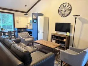 Beautiful, chic cottage, sleeps 6 - Image 5