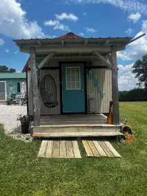HOLY MOLY looking for small family to spend time. Sleeps 5 - Image 2
