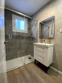 Townhouse 20 minutes from the center of Barcelona - Image 3