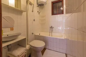 Holiday apartment with balcony and sea view - Image 2