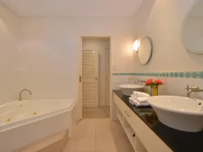 Plantation Villa 8 - 4 Bedroom Beachfront Villa - Image 3