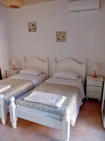 Charming Villa with Garden, 10-Min Walk to St. George Beach, Close to Amenities - Image 5
