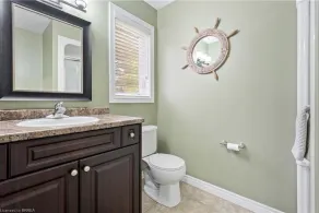 Spacious 3 bedroom cottage, sleeps 10, 4 mins to beach, 6 person sauna - Image 2