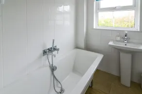 Large detached, modern family house near the beach at Trevone - Image 3