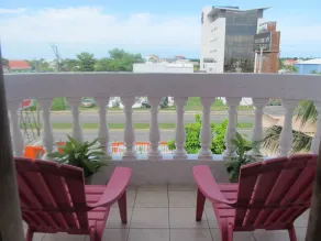 ONE QUEEN BED ROOM AT EASY INN BELIZE CITY - Image 3