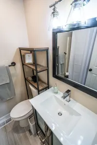NEW! Fully stocked luxury home 5 min to I-65/I-72. - Image 4