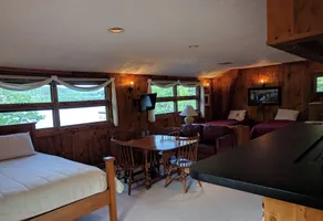 Beautiful Lake Winnipesaukee Waterfront auf Meredith Bay - Image 4