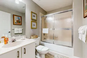 Seaside Serenity: Beachfront Haven in Palm Coast with resort amenities - Image 3