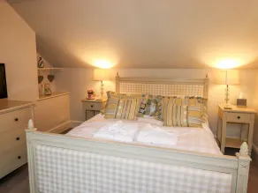 PEONY COTTAGE, romantic, with hot tub in Newby Bridge - Image 5