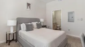 Landing | Amazing 2BD, Pool, Gym - Image 5