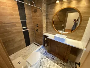 / New Giant Victorian \\ 7beds 6 baths - Image 4