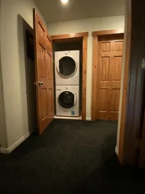 Arrowhead Lodge - 5 min walk to lake, jacuzzi tubs and AC! - Image 4