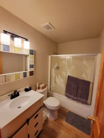 3 bed 2 bath fully stocked Home on the lake  - Image 2