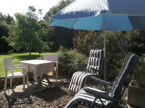 Perfect hideaway in a rural setting, yet only a 10 minute walk to the village. - Image 4