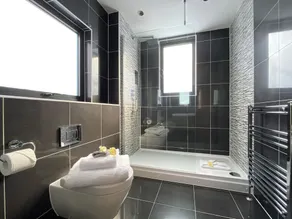 Water Garden 7, Lower Mill Estate / Sleeps 8 plus 4 kids/Spa/Pools/Roof Terrace - Image 5