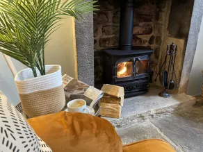 Luxury Cottage w/hot tub in the Peak District - Image 3