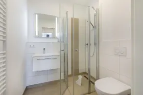 Exklusives Familienapartment mit Toller, Sonniger Dachterrasse und Zwei Bädern - Image 3