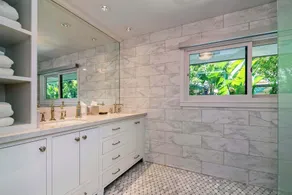 Modern Serenity Luxury with Expansive Backyard - Image 5