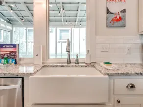 Carlton Landing-Cozy cottage nestled on lower Boardwalk! - Image 2