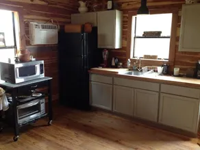 Secluded cabin 20 minutes from Colorado Bend State Park. Private pool included. - Image 4