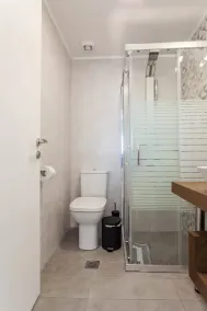 Stelianas House Top Floor Apartment with Private Jacuzzi - Image 4