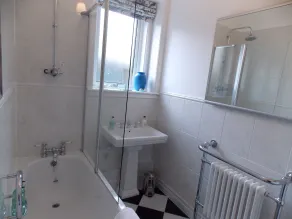 Homely 2 bed apartment in the vibrant Morningside area of Edinburgh. - Image 4