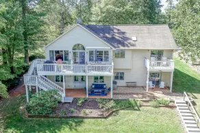 The Lake House on Sunset Point - Lakefront home with private dock & pool table - Image 3